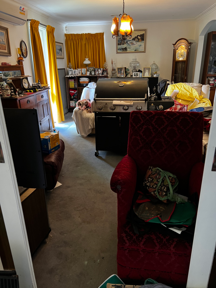 lounge clutter compassionate home clearing